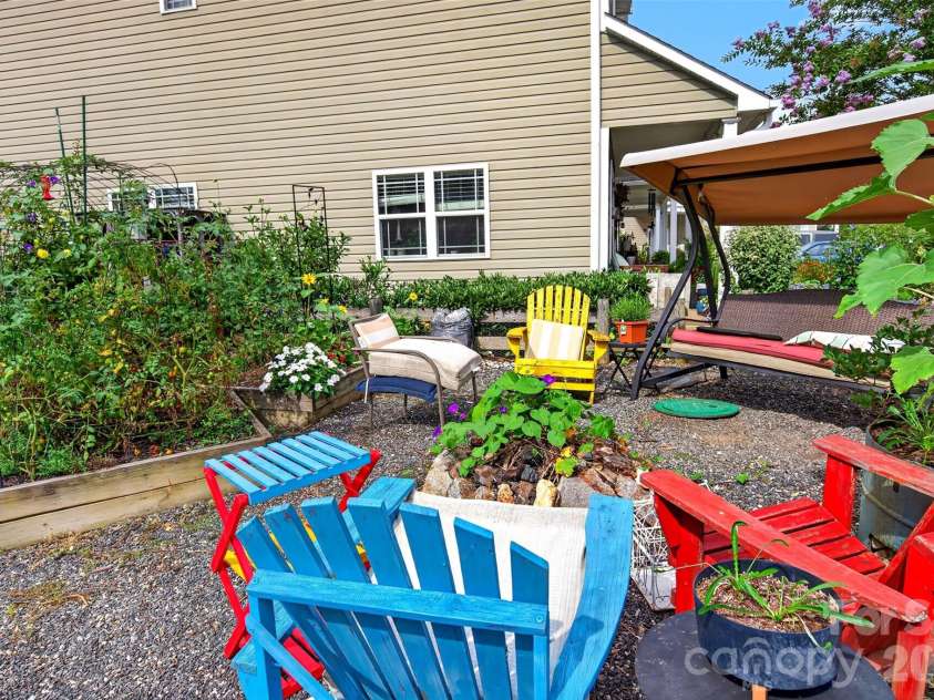 27 Mill Creek Loop, Asheville, NC 28806.  MLS# CAR4413270, YatesRealty ID 48792. 