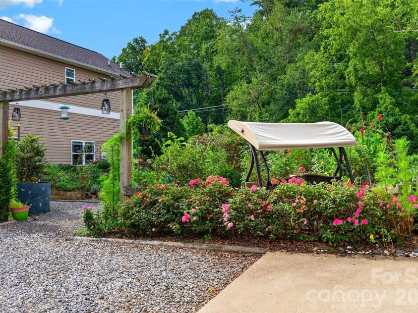27 Mill Creek Loop, Asheville, NC 28806.  MLS# CAR4413270, YatesRealty ID 48792. 