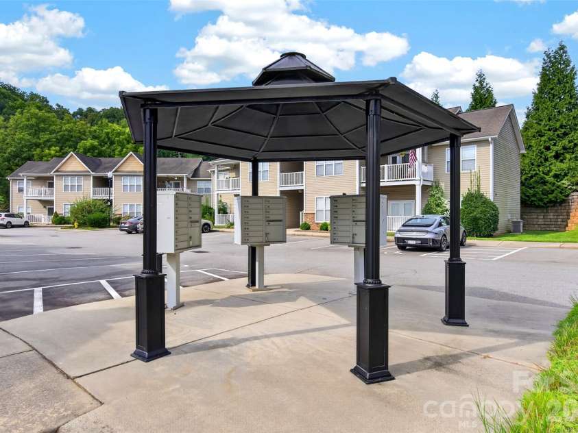 27 Mill Creek Loop, Asheville, NC 28806.  MLS# CAR4413270, YatesRealty ID 48792. 