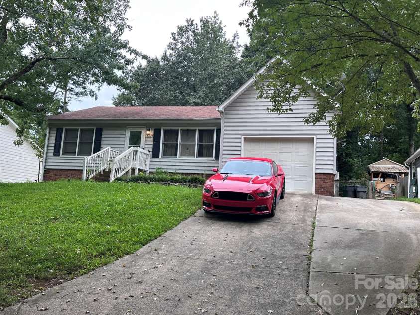 2825 Allenton Trails Lane, Charlotte, NC 28212.  MLS# CAR4415001, YatesRealty ID 48793. 