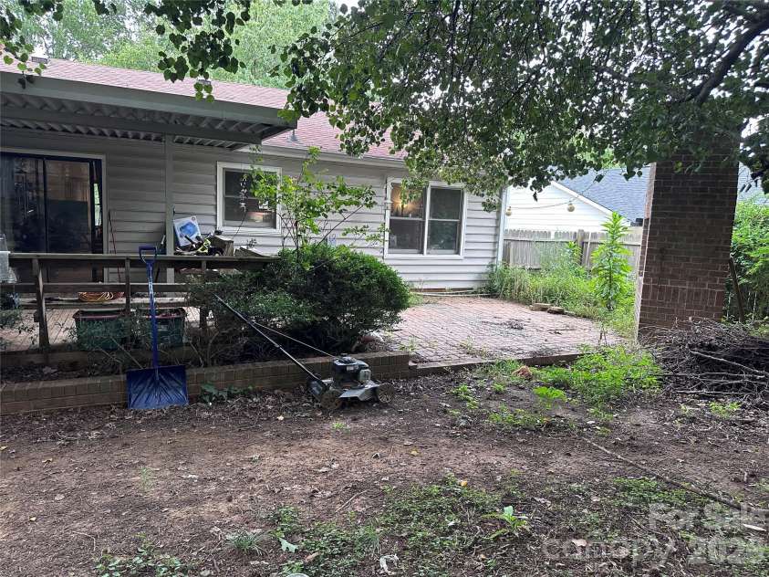2825 Allenton Trails Lane, Charlotte, NC 28212.  MLS# CAR4415001, YatesRealty ID 48793. 