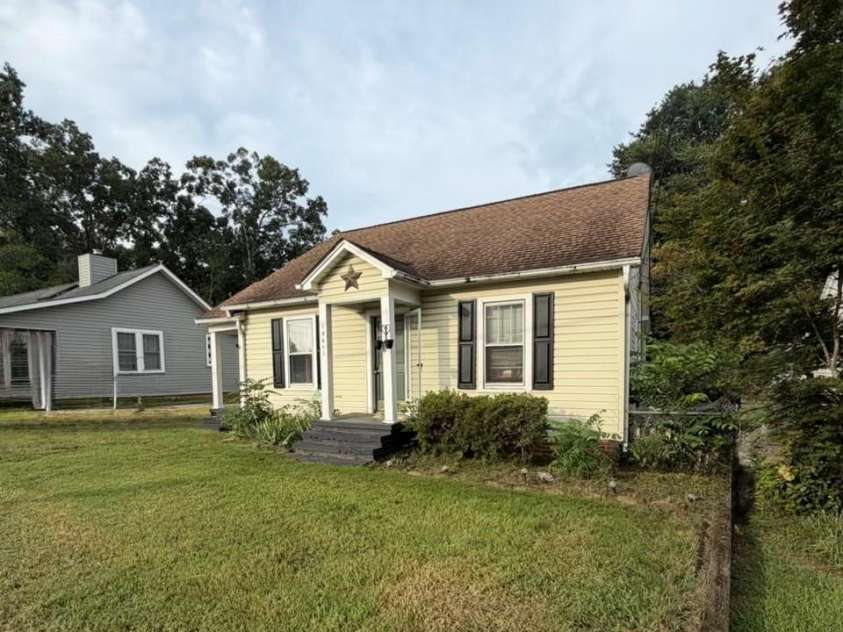 19641 S Main Street, Cornelius, NC 28031.  MLS# CAR4415257, YatesRealty ID 48794. 