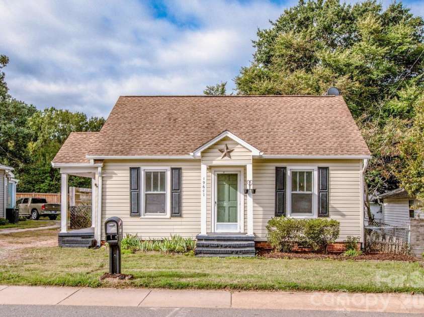 19641 S Main Street, Cornelius, NC 28031.  MLS# CAR4415257, YatesRealty ID 48794. 