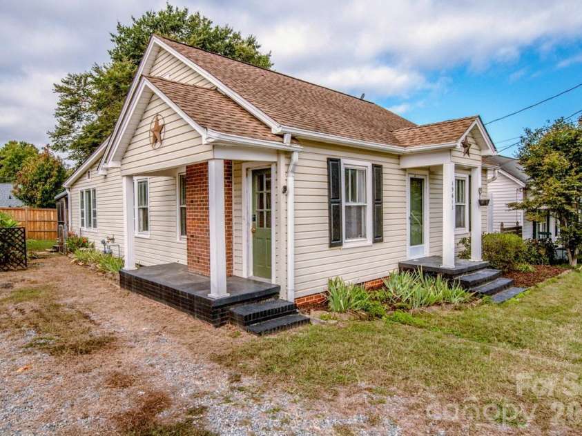 19641 S Main Street, Cornelius, NC 28031.  MLS# CAR4415257, YatesRealty ID 48794. 