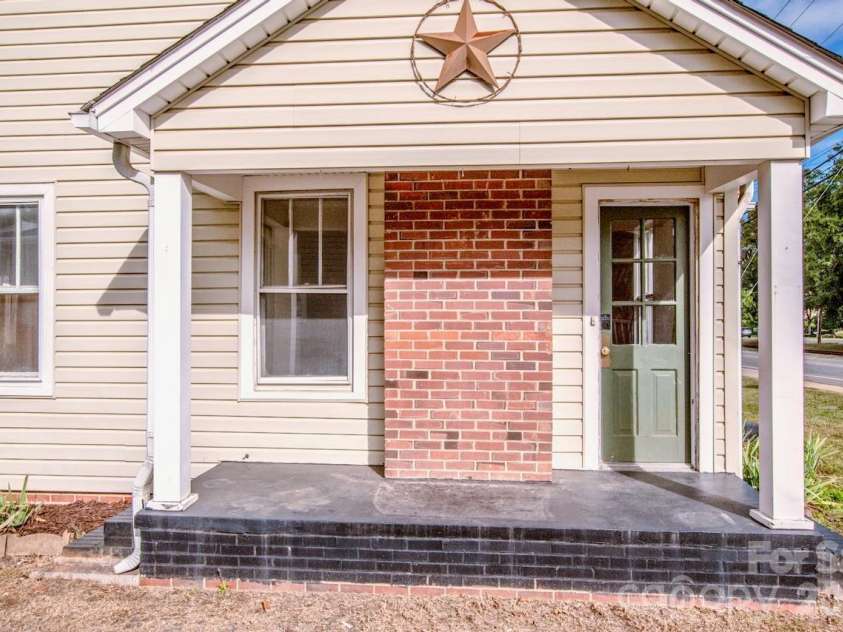 19641 S Main Street, Cornelius, NC 28031.  MLS# CAR4415257, YatesRealty ID 48794. 