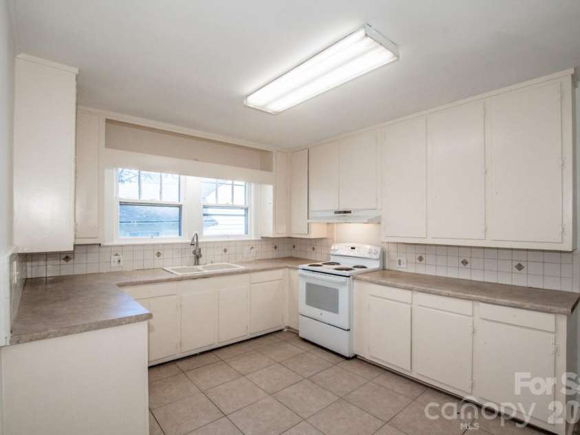 19641 S Main Street, Cornelius, NC 28031.  MLS# CAR4415257, YatesRealty ID 48794. 