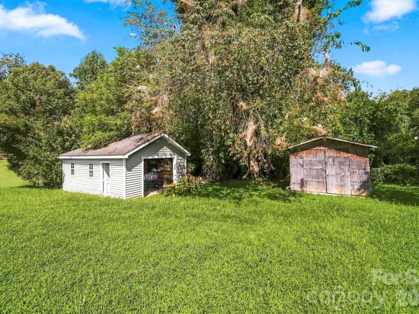 425 Heritage Farm Road, Hickory, NC 28601.  MLS# CAR4416733, YatesRealty ID 48796. 