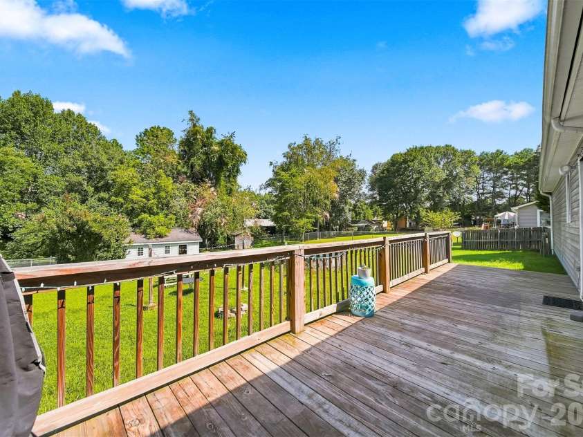 425 Heritage Farm Road, Hickory, NC 28601.  MLS# CAR4416733, YatesRealty ID 48796. 