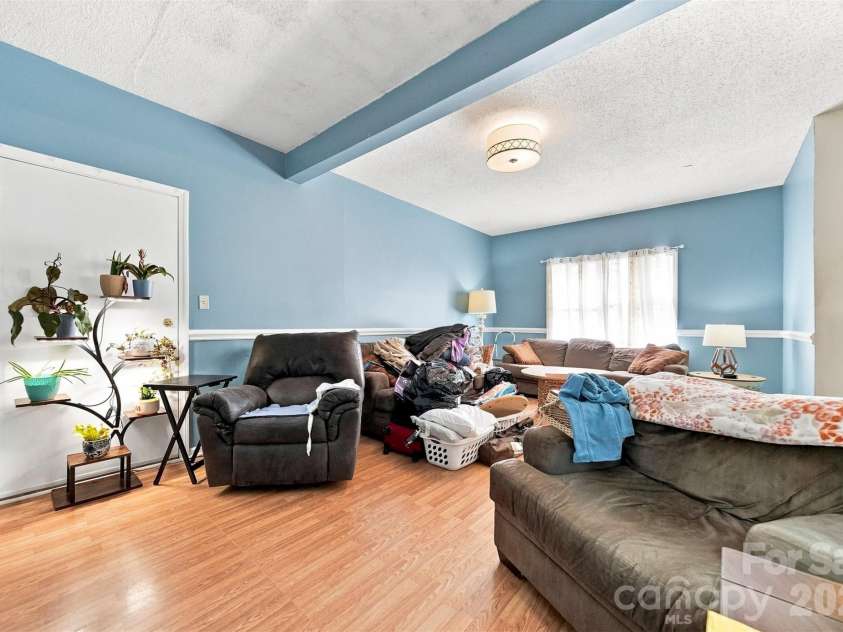425 Heritage Farm Road, Hickory, NC 28601.  MLS# CAR4416733, YatesRealty ID 48796. 