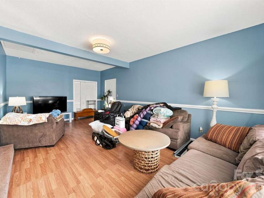 425 Heritage Farm Road, Hickory, NC 28601.  MLS# CAR4416733, YatesRealty ID 48796. 