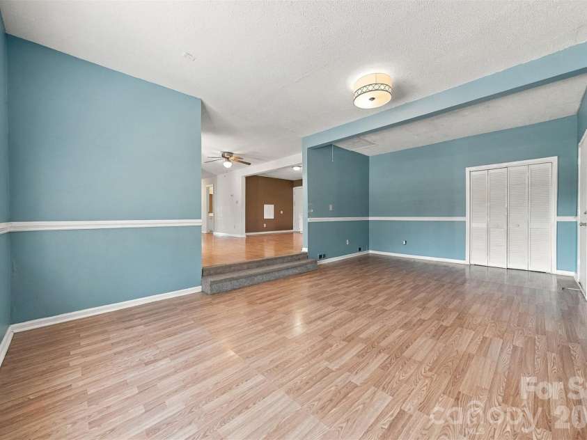 425 Heritage Farm Road, Hickory, NC 28601.  MLS# CAR4416733, YatesRealty ID 48796. 