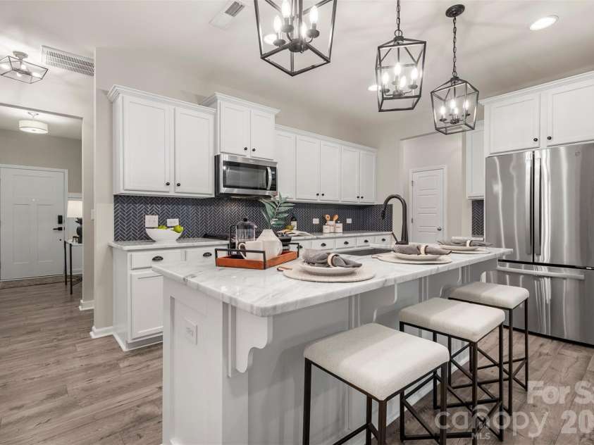 1115 Streamside Lane, York, SC 29745.  MLS# CAR4406865, YatesRealty ID 48799. Breakfast bar