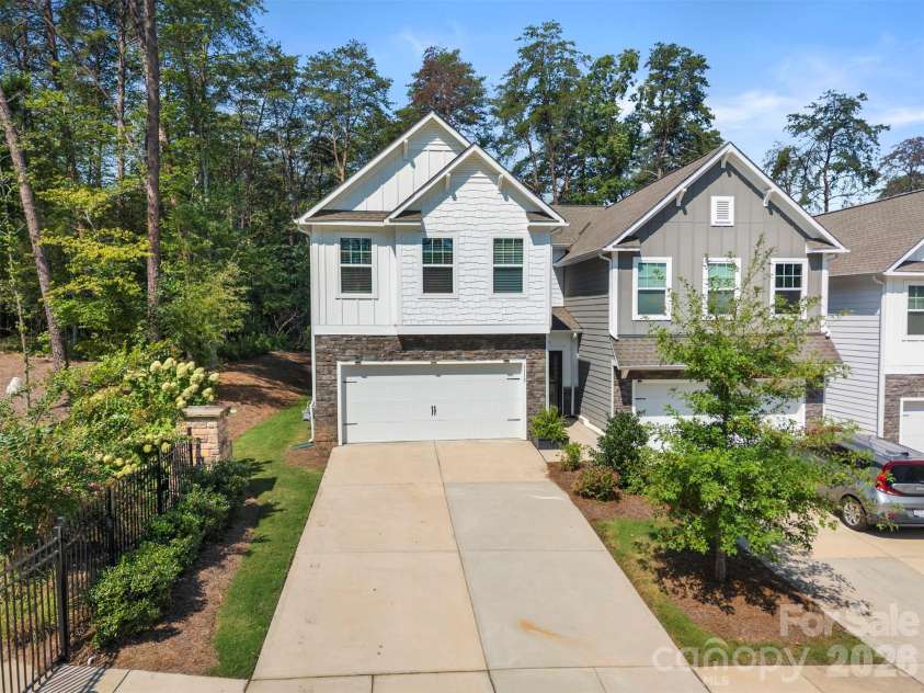 1115 Streamside Lane, York, SC 29745.  MLS# CAR4406865, YatesRealty ID 48799. Front Exterior - 1115 Streamside Lane