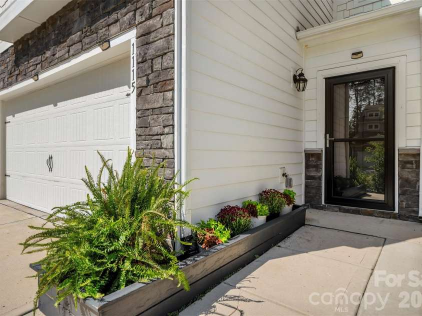 1115 Streamside Lane, York, SC 29745.  MLS# CAR4406865, YatesRealty ID 48799. Front extrance