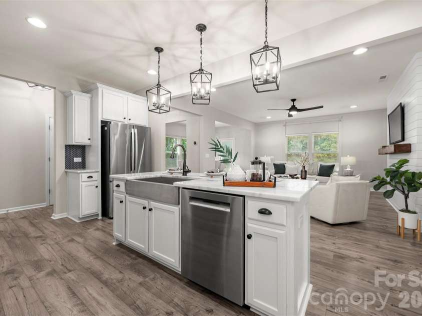 1115 Streamside Lane, York, SC 29745.  MLS# CAR4406865, YatesRealty ID 48799. Open Kitchen