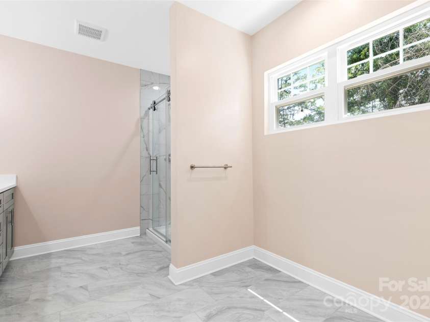 4426 Pine Street, Kannapolis, NC 28081.  MLS# CAR4155396, YatesRealty ID 4880. 