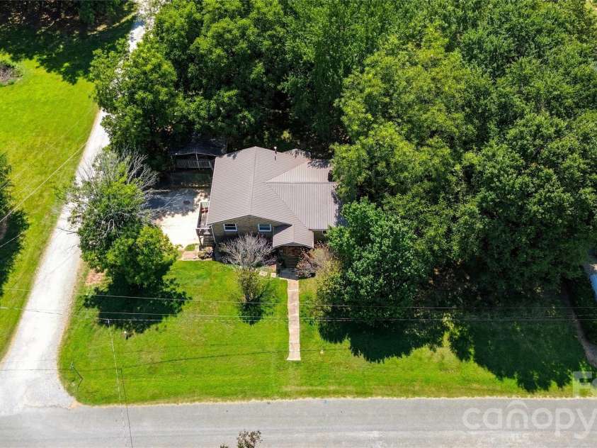 7704 Otts Circle, Stanley, NC 28164.  MLS# CAR4421199, YatesRealty ID 48801. Brick Home-Corner Lot .64 Acre