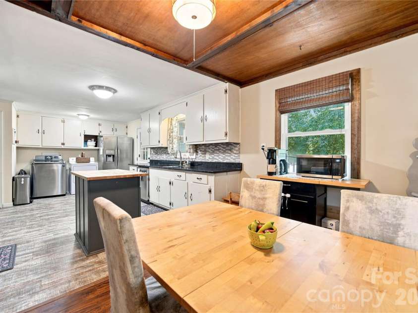 7704 Otts Circle, Stanley, NC 28164.  MLS# CAR4421199, YatesRealty ID 48801. Dining area