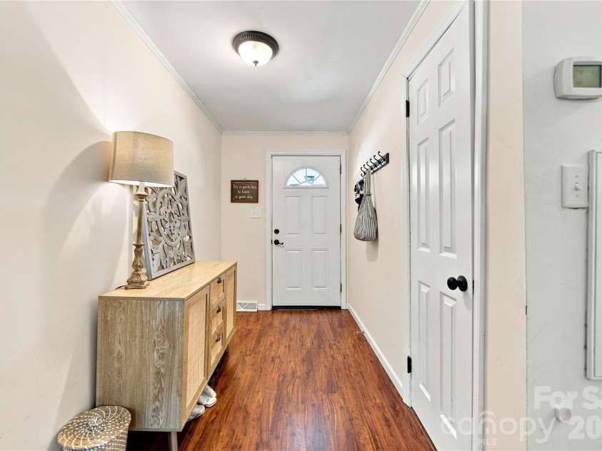 7704 Otts Circle, Stanley, NC 28164.  MLS# CAR4421199, YatesRealty ID 48801. Foyer