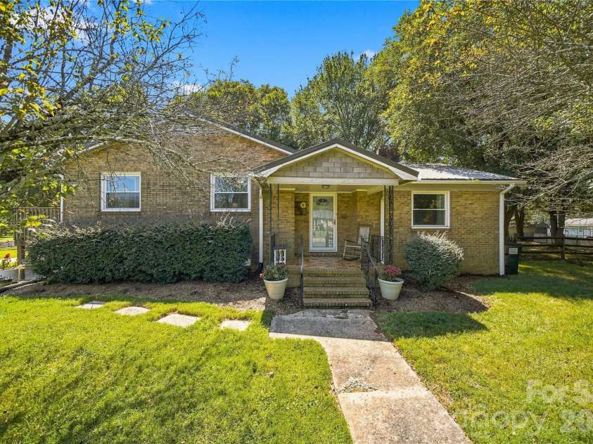 7704 Otts Circle, Stanley, NC 28164.  MLS# CAR4421199, YatesRealty ID 48801. Full Brick Home
