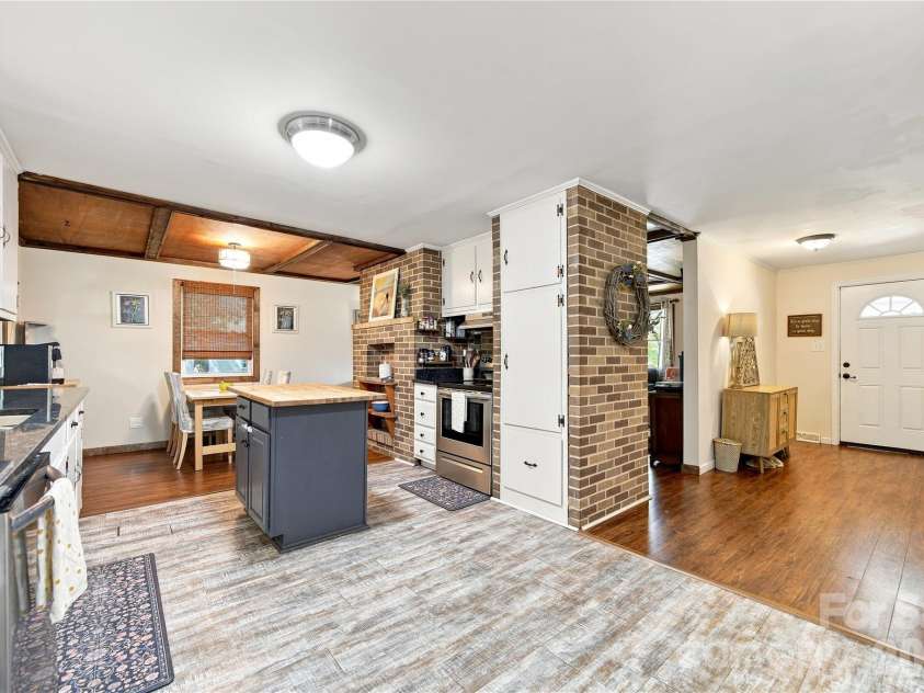 7704 Otts Circle, Stanley, NC 28164.  MLS# CAR4421199, YatesRealty ID 48801. Kitchen