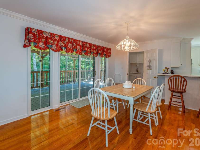 1886 Tanasee Gap Road, Balsam Grove, NC 28708.  MLS# CAR4421630, YatesRealty ID 48802. Eat-in Kitchen area