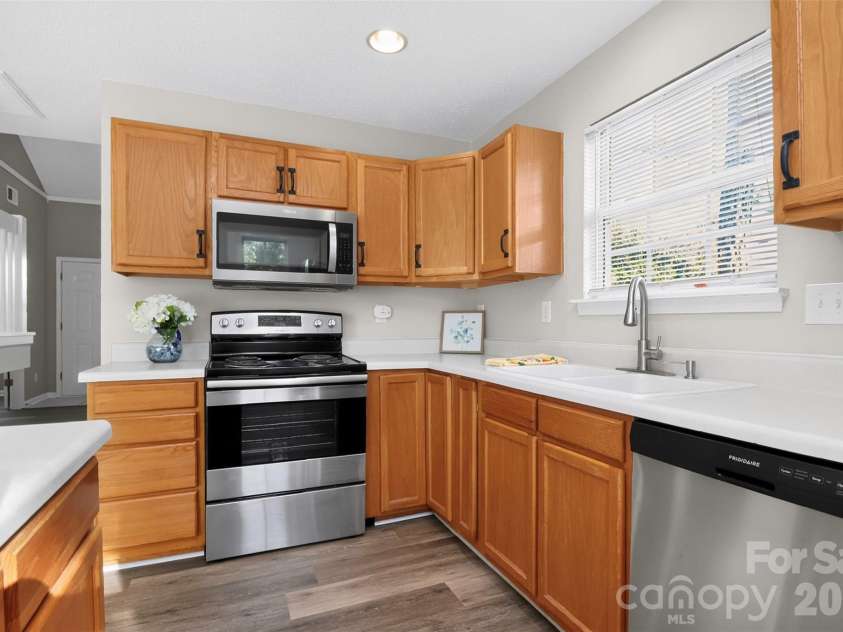 1712 Pergola Place, Charlotte, NC 28213.  MLS# CAR4420874, YatesRealty ID 48803. 