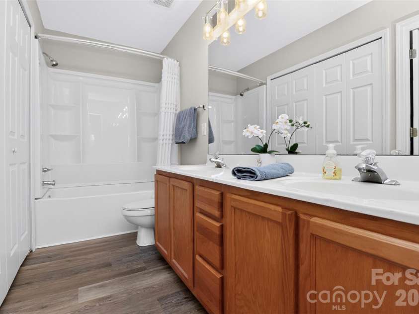 1712 Pergola Place, Charlotte, NC 28213.  MLS# CAR4420874, YatesRealty ID 48803. Updated Primary Bathroom