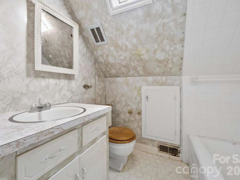 131 Baywatch Drive, Mooresville, NC 28117.  MLS# CAR4420132, YatesRealty ID 48806. Primary bathroom