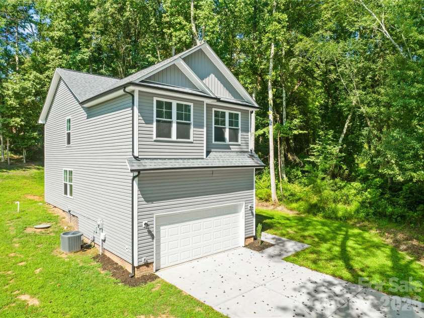 240 Valleybrook Lane, Troutman, NC 28166.  MLS# CAR4421195, YatesRealty ID 48807. 