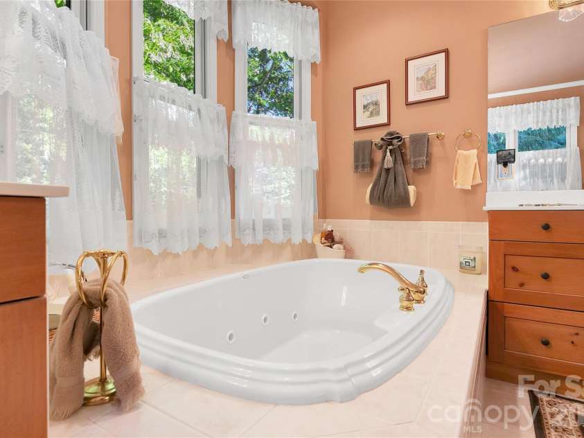 74 Walnut Ridge Lane, Brevard, NC 28712.  MLS# CAR4419303, YatesRealty ID 48809. 