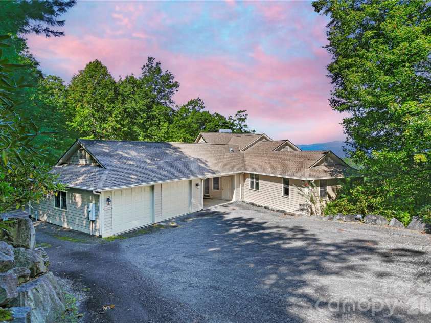 74 Walnut Ridge Lane, Brevard, NC 28712.  MLS# CAR4419303, YatesRealty ID 48809. 