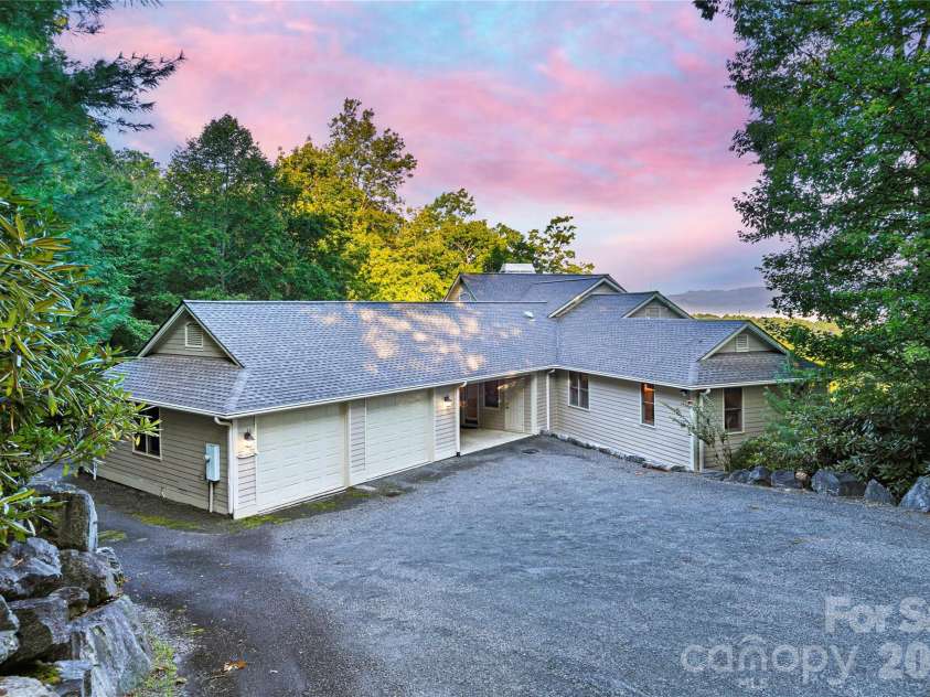 74 Walnut Ridge Lane, Brevard, NC 28712.  MLS# CAR4419303, YatesRealty ID 48809. 