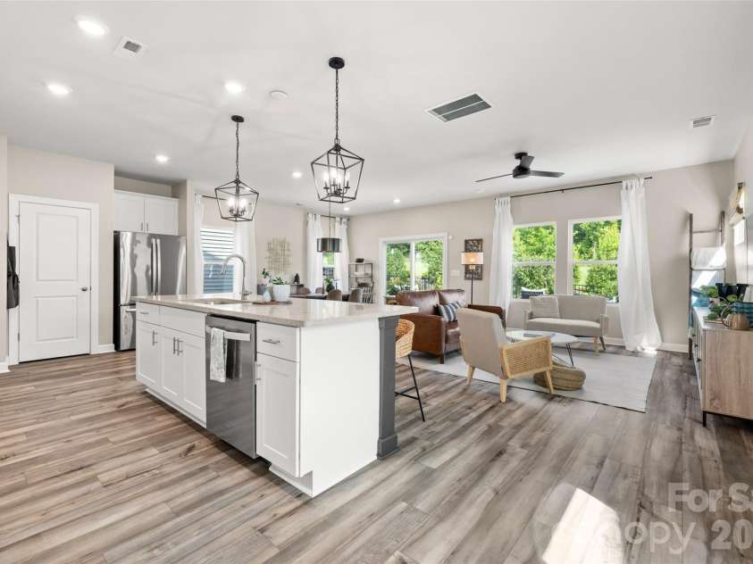 188 Ravensara Avenue, Fort Mill, SC 29715.  MLS# CAR4421206, YatesRealty ID 48810. Kitchen