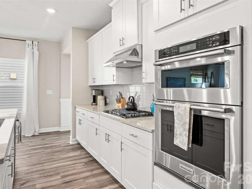 188 Ravensara Avenue, Fort Mill, SC 29715.  MLS# CAR4421206, YatesRealty ID 48810. Kitchen