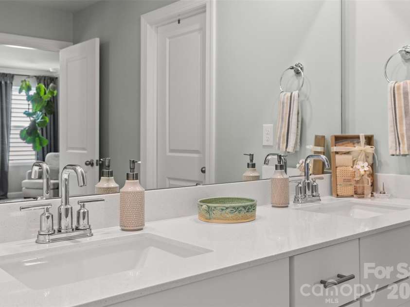188 Ravensara Avenue, Fort Mill, SC 29715.  MLS# CAR4421206, YatesRealty ID 48810. Primary Bathroom