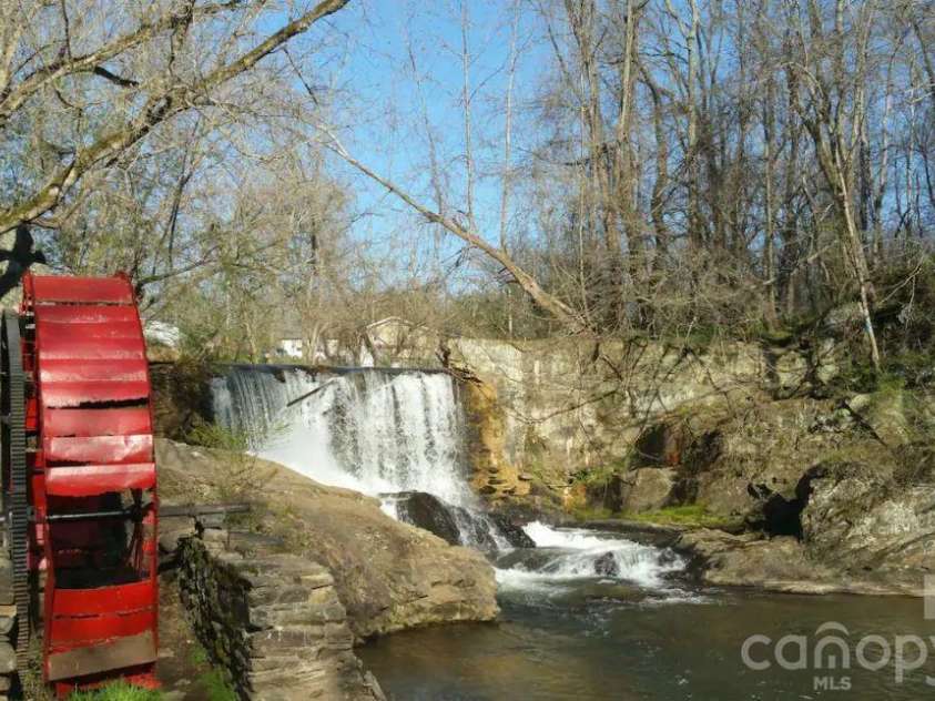 92 Salem Road, Weaverville, NC 28787.  MLS# CAR4421037, YatesRealty ID 48813. 