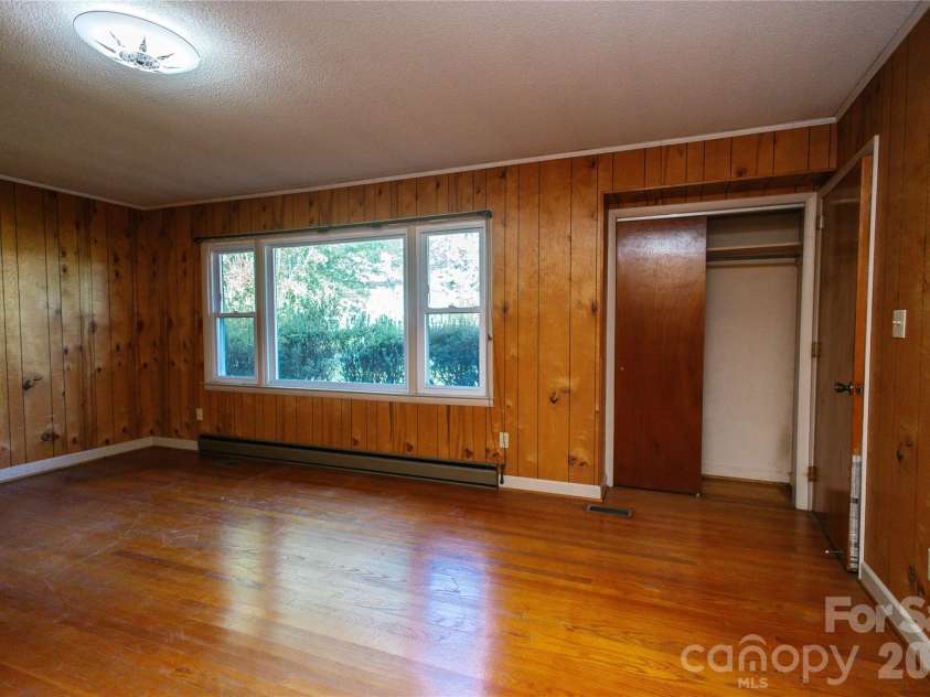 136 Marion Street, Marion, NC 28752.  MLS# CAR4419755, YatesRealty ID 48814. 
