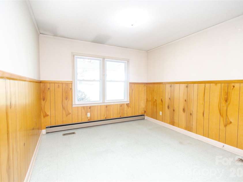 136 Marion Street, Marion, NC 28752.  MLS# CAR4419755, YatesRealty ID 48814. 