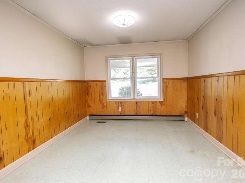 136 Marion Street, Marion, NC 28752.  MLS# CAR4419755, YatesRealty ID 48814. 