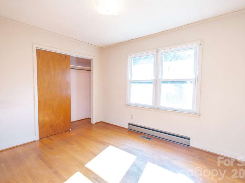 136 Marion Street, Marion, NC 28752.  MLS# CAR4419755, YatesRealty ID 48814. 