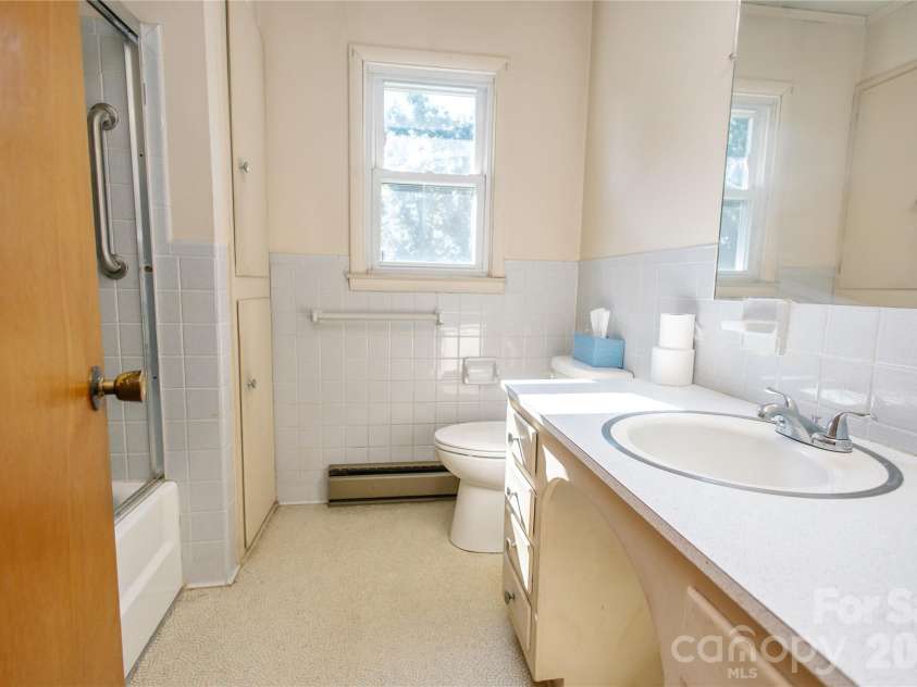 136 Marion Street, Marion, NC 28752.  MLS# CAR4419755, YatesRealty ID 48814. 