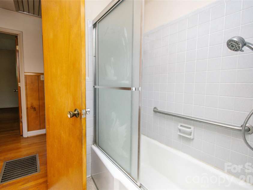 136 Marion Street, Marion, NC 28752.  MLS# CAR4419755, YatesRealty ID 48814. 