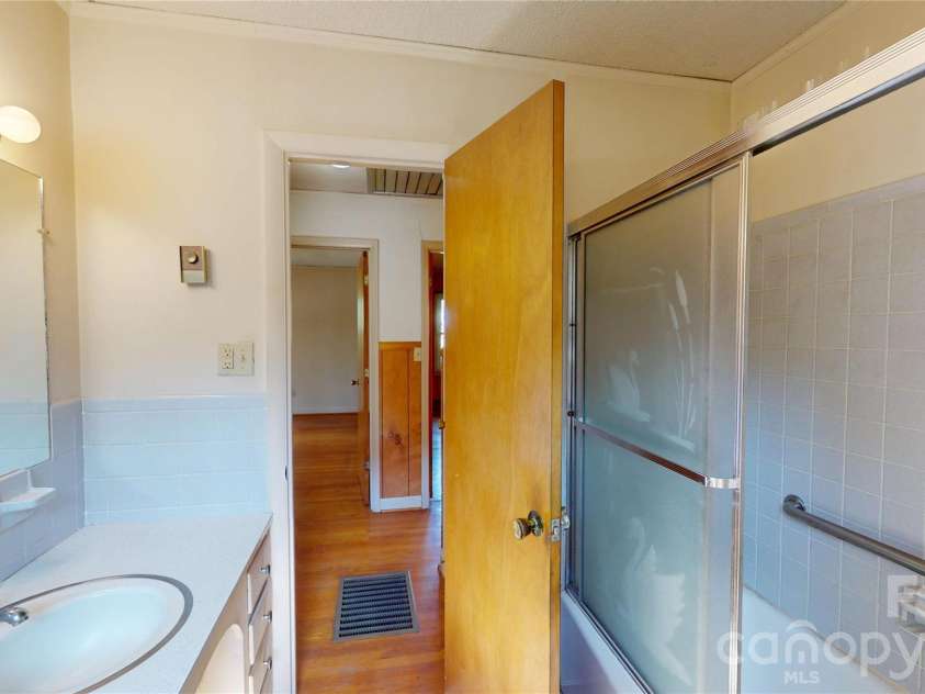 136 Marion Street, Marion, NC 28752.  MLS# CAR4419755, YatesRealty ID 48814. 