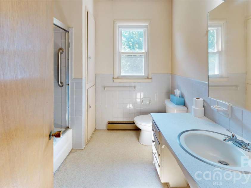 136 Marion Street, Marion, NC 28752.  MLS# CAR4419755, YatesRealty ID 48814. 