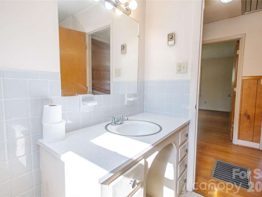136 Marion Street, Marion, NC 28752.  MLS# CAR4419755, YatesRealty ID 48814. 