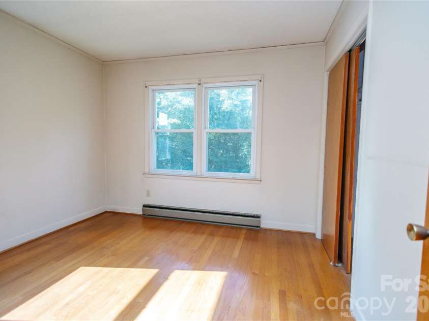 136 Marion Street, Marion, NC 28752.  MLS# CAR4419755, YatesRealty ID 48814. 