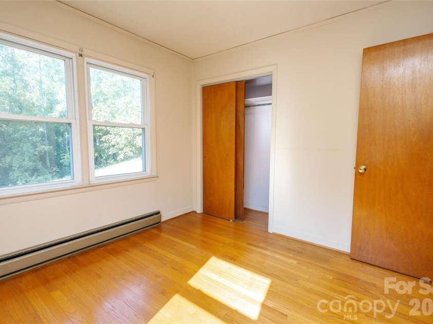 136 Marion Street, Marion, NC 28752.  MLS# CAR4419755, YatesRealty ID 48814. 