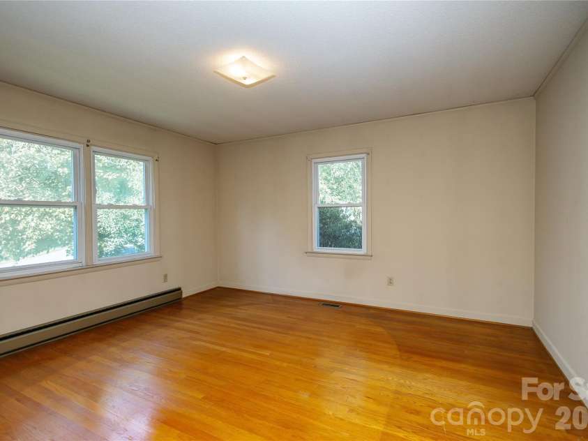 136 Marion Street, Marion, NC 28752.  MLS# CAR4419755, YatesRealty ID 48814. 