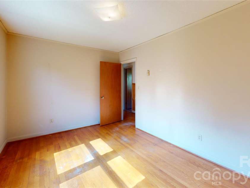 136 Marion Street, Marion, NC 28752.  MLS# CAR4419755, YatesRealty ID 48814. 
